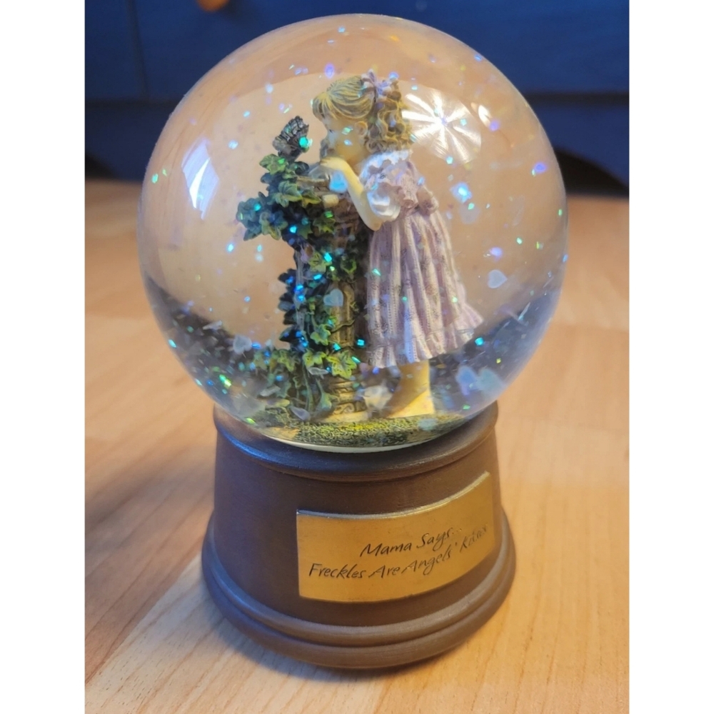 Kathy Andrews Fincher Demdaco 'Mama Says...' snow globe